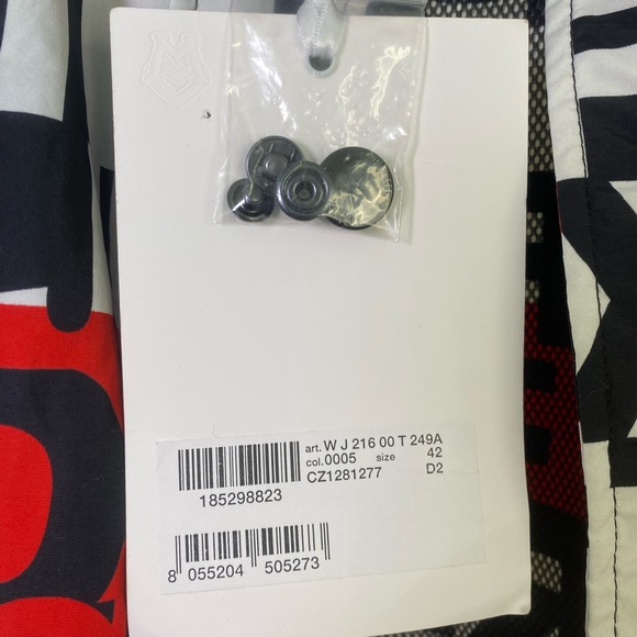 Love Mochino - Wind Jacket - Picture 4 of 8